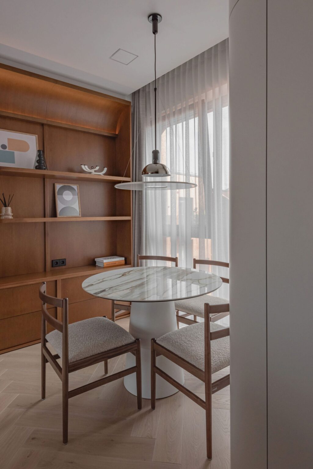 Butas Midcentury Paupy